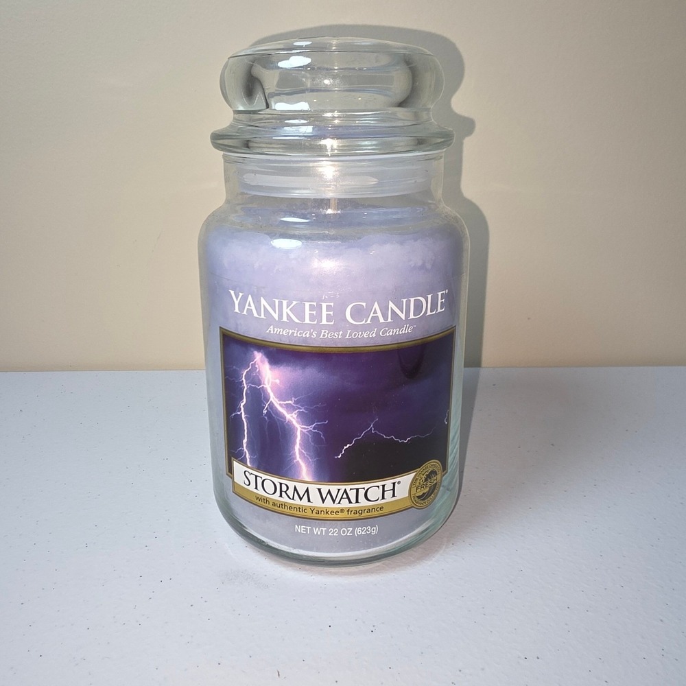 Yankee Candle Storm Watch Large Jar Scented Candle 22 oz Purple Glass Lid 115457